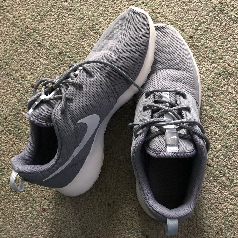 Nike Roshe One Sneakers Women’s